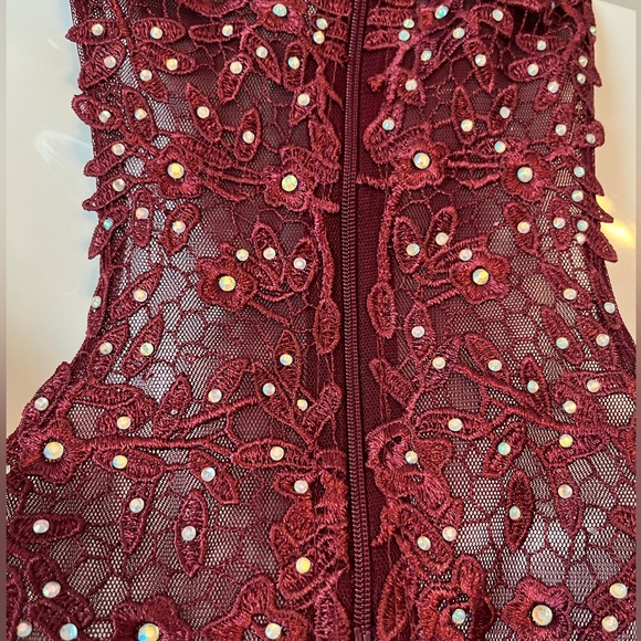 Short Maroon City Triangles Dress Size 3 - Picture 3 of 4